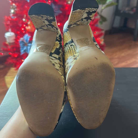 Aldo Sneak Booties. Yellow/black,white/cream. Size 7 - Picture 7 of 8